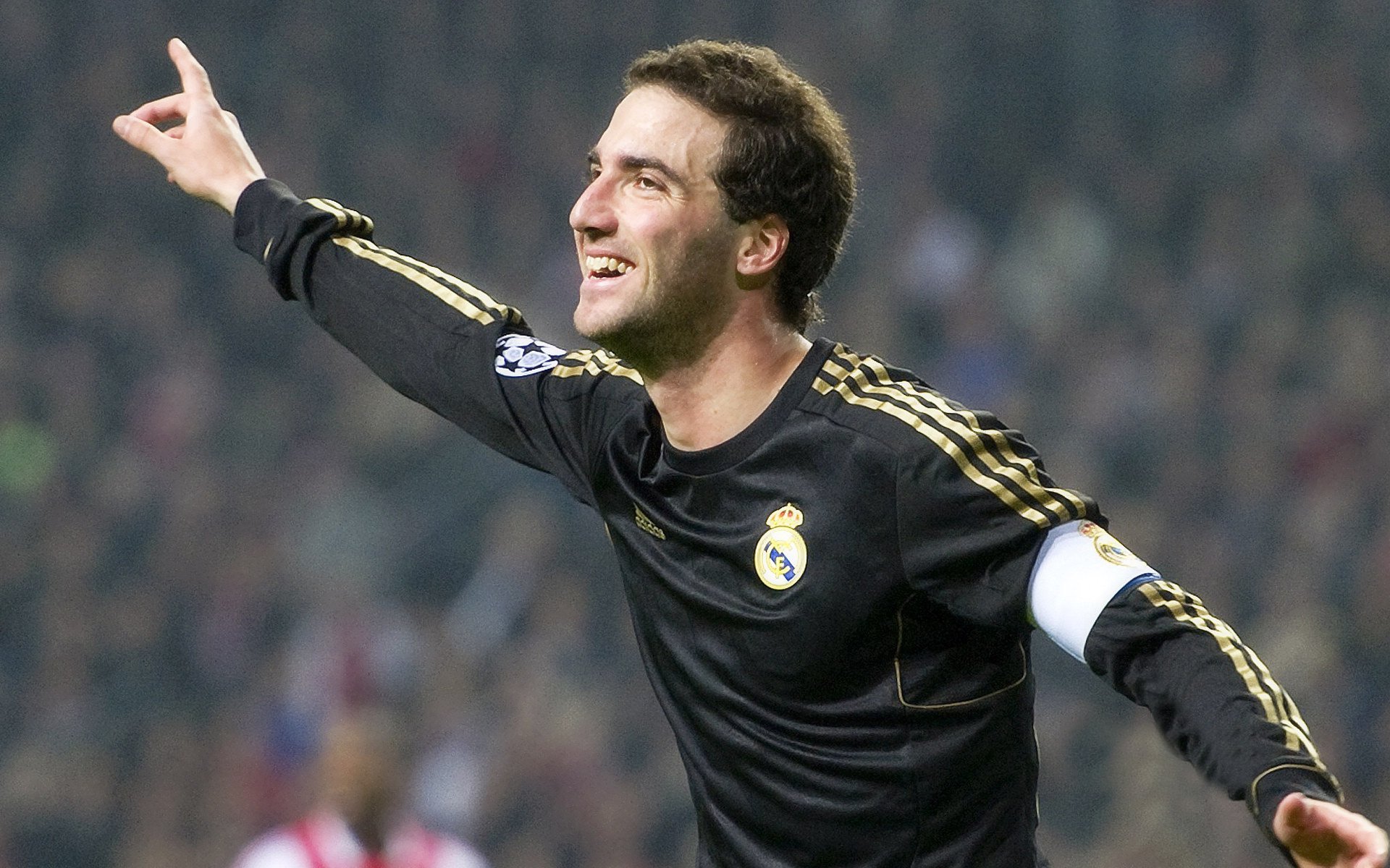 开云在线直播-法甲：巴黎5-0横扫梅斯，姆巴佩新赛季多场梅开二度，法甲-姆巴佩传射帕雷德斯破门 巴黎4-1客场大胜